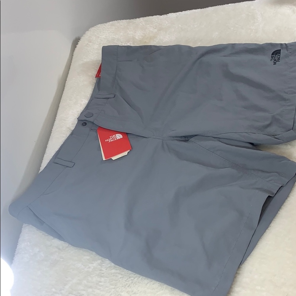 The North Face Men’s 40/R Grey Short